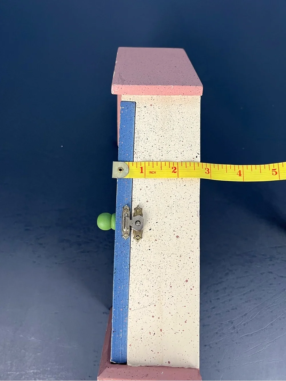 Birdhouse trinket shelf